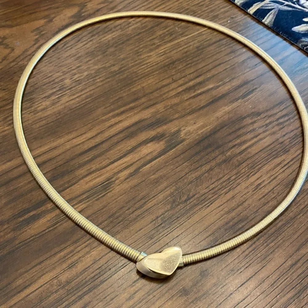 EUC vintage slinky gold tone heart buckle women's belt